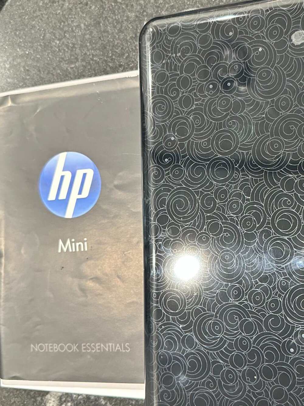 HP Mini 1000 (10-Inch, Windows XP Netbook & cASE  / Notebook MINT CONDITION